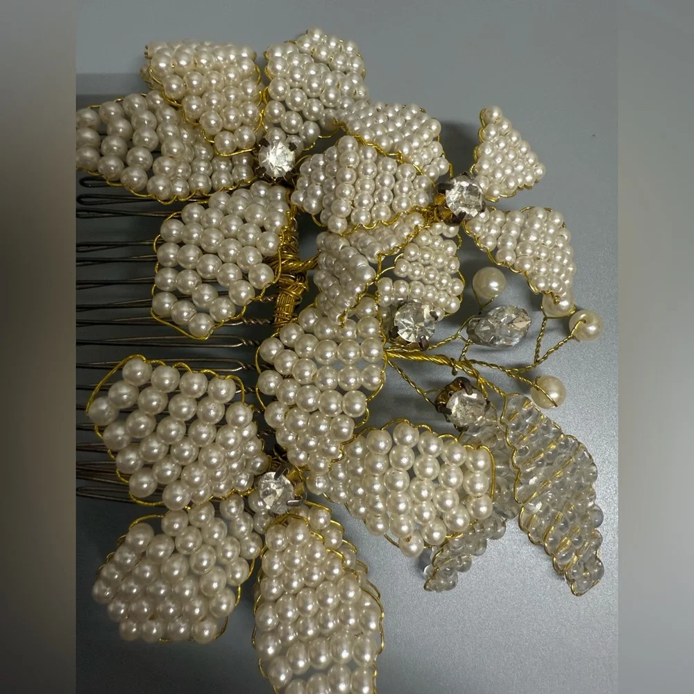 Elegant Pearl Floral Hair comb